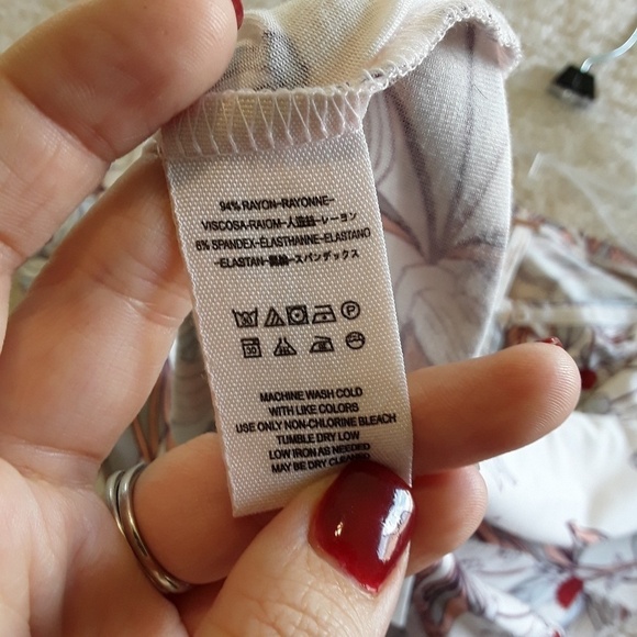 Free People |NWOT Floral Tie Sleeve Hi-low 3/4 Top - Picture 4 of 4